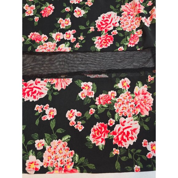 Torrid Floral Mesh Panel Top Size 2X lightweight short sleeve - Picture 12 of 13